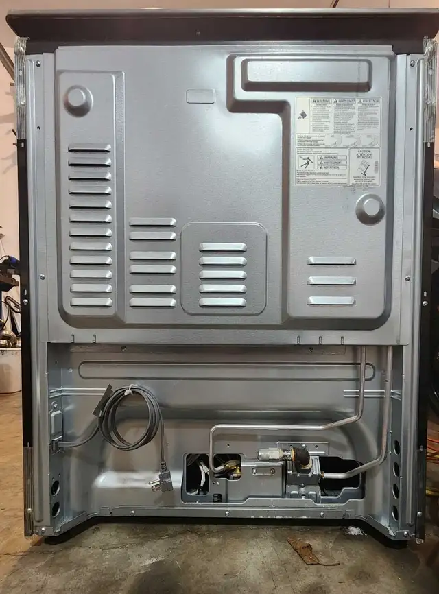 Samsung Gas Range in Stoves, Ovens & Ranges in Hamilton - Image 9