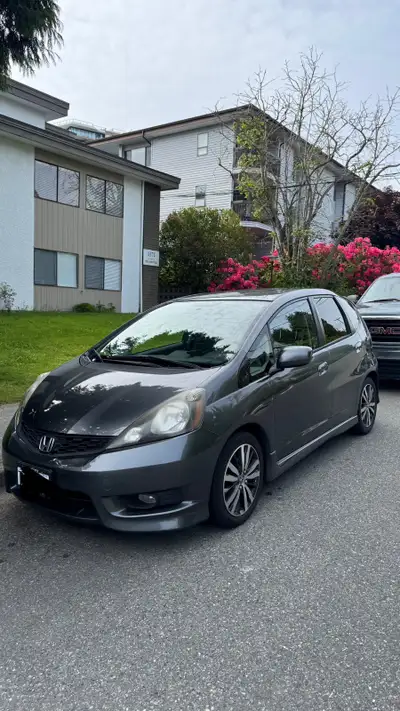 Selling my 2012 Honda Fit Sport, currently at 204,000 km (daily driver, mileage may go up slightly)....