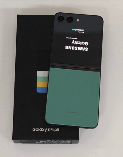 Samsung Z Flip 5 5G Brand New Condition - Open Box Unit 256GB Green Unlocked Offer delivery or pick...