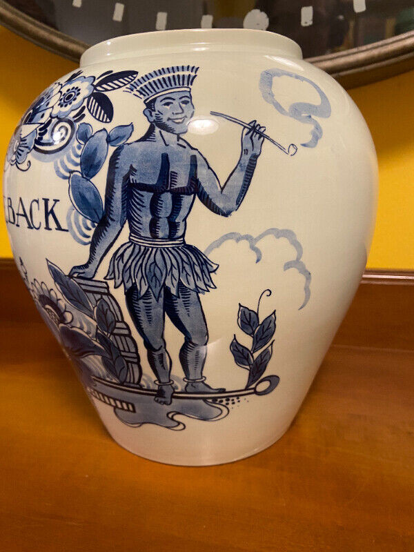 Vintage Delft Blue ToeBack Goedewaagen Gouda Holland Tobacco Jar in Arts & Collectibles in Oshawa / Durham Region - Image 2