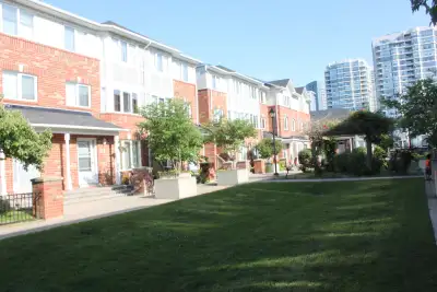 Condo Townhouse for rent near Yonge/Steeles/Clark, Available from June 16th ✅ 3 Bedrooms + Den | Fin...
