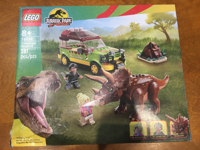 LEGO Jurassic Park Triceratops Research (76959) Includes 2 Minifigures and 1 Dinosaur: Dr. Ellie Sat...