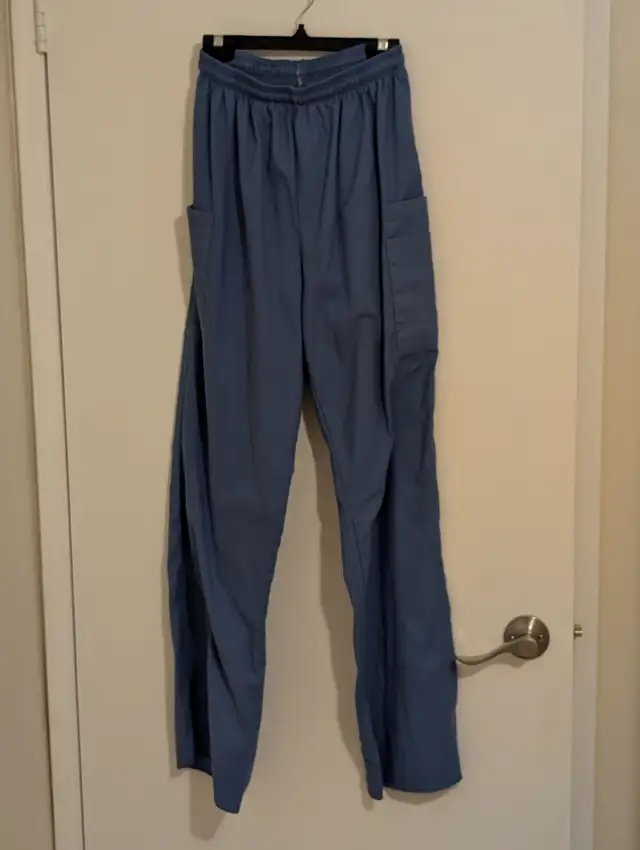 Size small ladies used clean scrub pants in Women's - Bottoms in Edmonton - Image 2