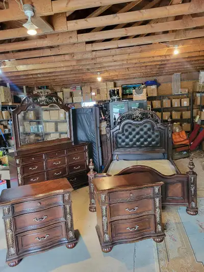 Available in good condition has some wear and scratches from use but still in very good overall cond...