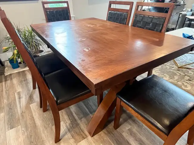 dinning table in Dining Tables & Sets in Bedford - Image 2