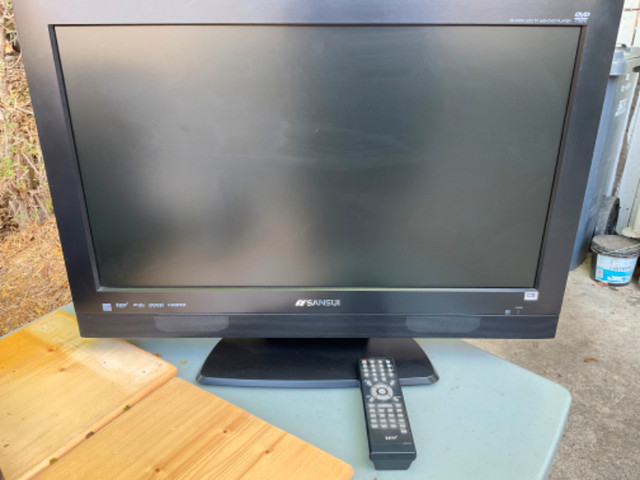 26” LCD TV with DVD player | TVs | Vernon | Kijiji