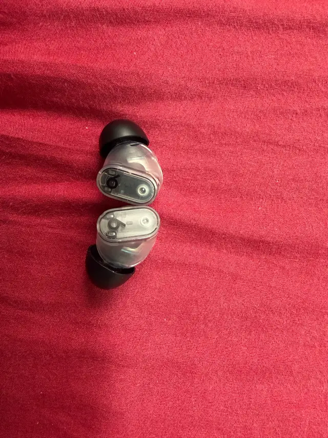 selling iPhone 15 pro max , Beats Studio buds and solo buds  in General Electronics in Mississauga / Peel Region - Image 7