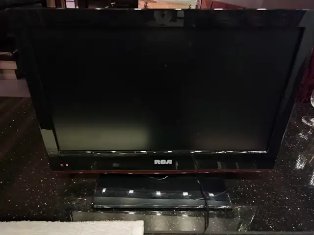 19" RCA TV / Computer Screen  in TVs in City of Toronto - Image 6