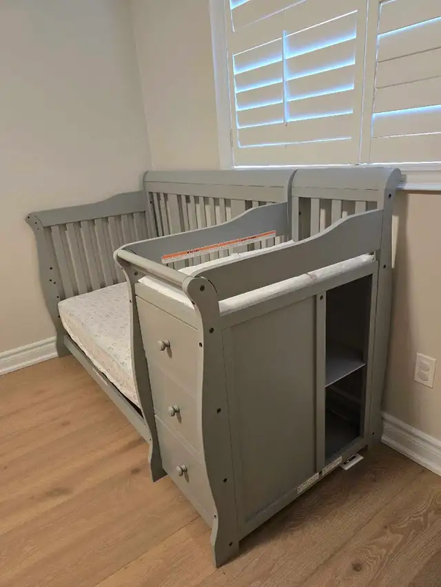 Crib and mattress in Cribs in Markham / York Region - Image 4