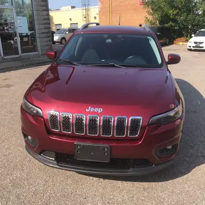 2019 jeep Cherokee north, four-cylinder automatic, loaded power seat back up camera Lane safety very...