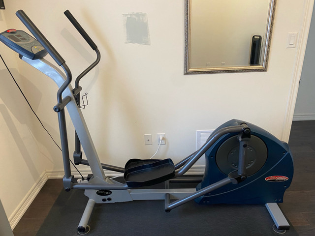  Gym Quality Excellent Condition Life Fitness Sport SX30 Ellipti in Exercise Equipment in Markham / York Region