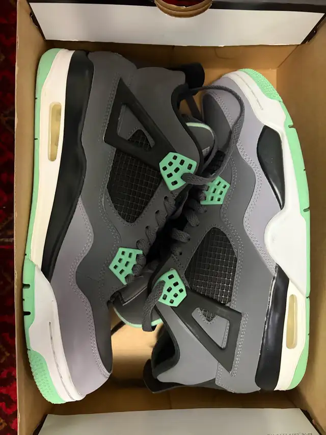 Jordan 4 Green Glow in Men's Shoes in Markham / York Region - Image 3
