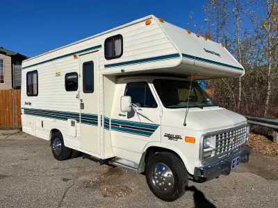 1993 Seven Seas by Cobra Built on a 22’ Chevy G30 frame 5.7 (350) paired with the reliable heavy-dut...