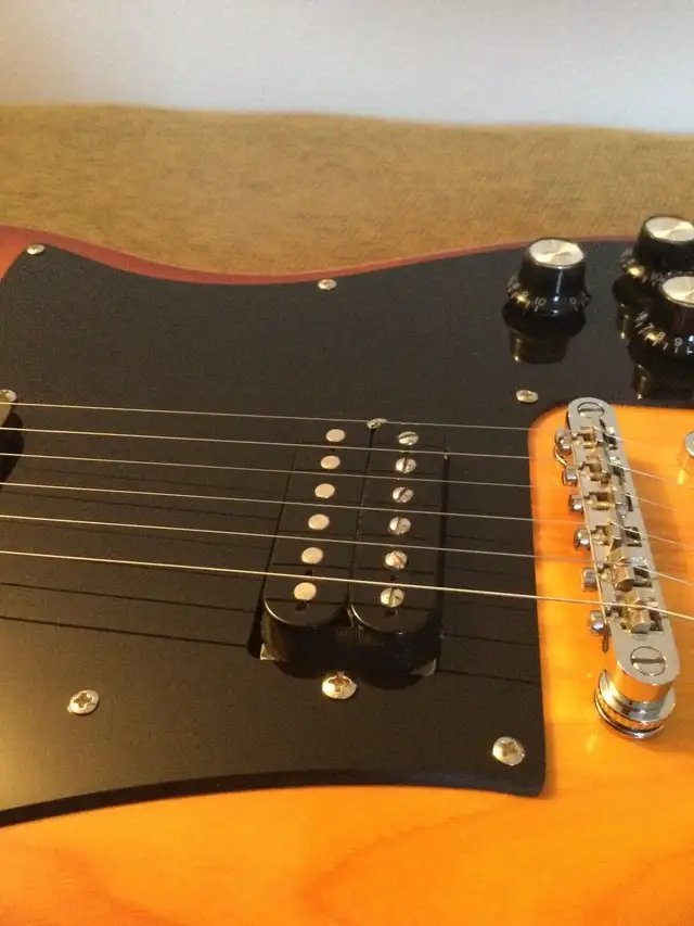 Telecaster Custom style guitar in Guitars in Lanaudière - Image 4