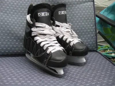 Youth CCM INTRUDER Ice Hockey Skates Size 12 VGC, View more