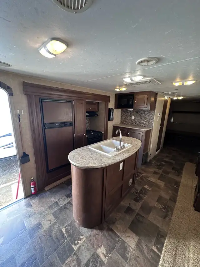 2014 Venture Sporttrek 320VIK *sale pending* in Travel Trailers & Campers in Regina - Image 5