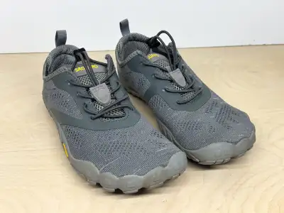 Clean and very lightly used - excellent condition. EU size 41, approx US 8 * STILL AVAILABLE. Listin...
