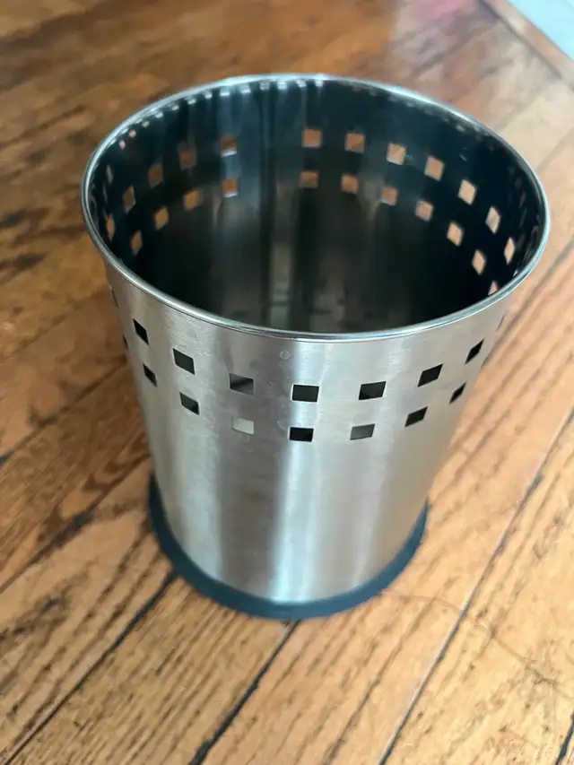 Starfrit Stainless Steel Utensil Holder with Non-Slip Base in Kitchen & Dining Wares in Mississauga / Peel Region - Image 3