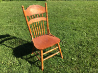 Ancienne chaise de bois