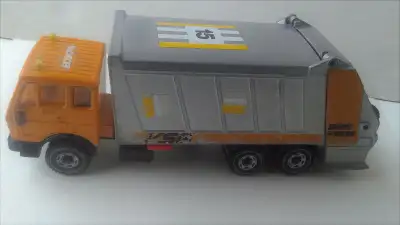 From private collection -- Vintage SIKU LKW Truck Mercedes-Benz Müllwagen KSG Euro Press Nr. 2232 KS...