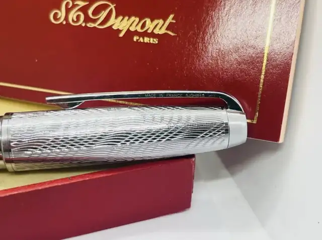 St Dupont Stylo  Or 750 18k in Arts & Collectibles in City of Montréal - Image 4