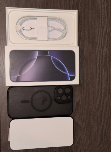 Apple iPhone 16 Pro Max 256GB Black Titanium Unlocked in Cell Phones in Kelowna - Image 6