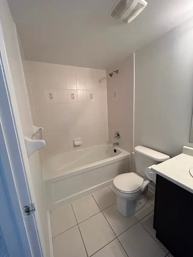 Walkout basement for rent in Room Rentals & Roommates in Mississauga / Peel Region - Image 5