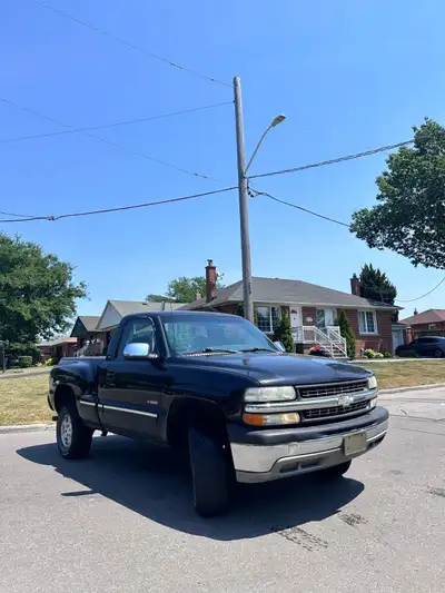 For Sale: 2002 Chevrolet Silverado Z71, rare stepside, regular cab, short bed, 4x4 with 187,000 km....