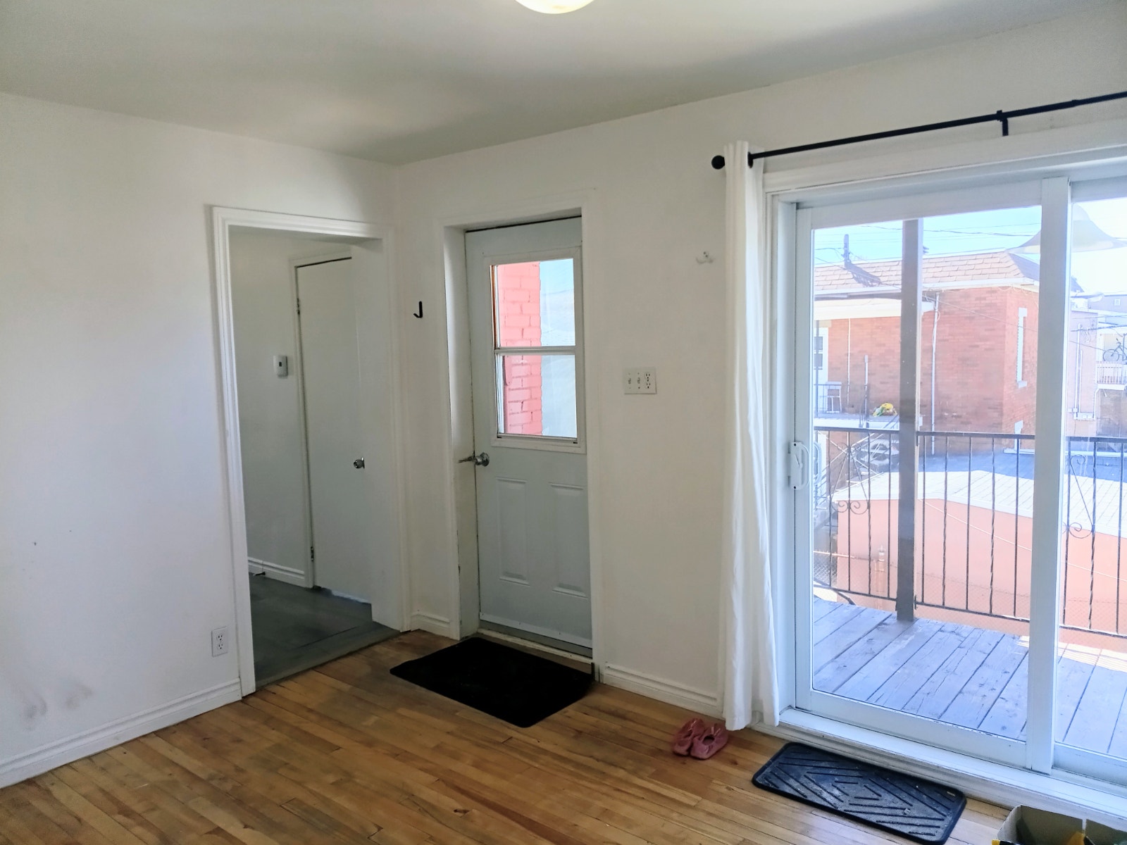 Chaleureux 4 1/2 à deux pas du centre-ville (Animaux acceptés) — photo 3