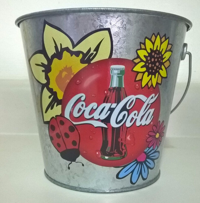 Galvanized Metal Coca-Cola Beverage Ice Bucket in Arts & Collectibles in Oshawa / Durham Region - Image 4