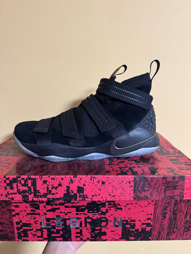 Lebron Soldier 11 size 11 in Men's Shoes in Mississauga / Peel Region