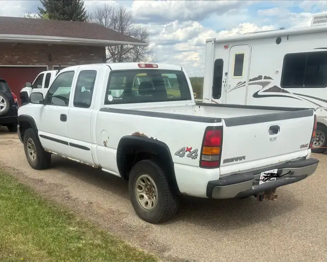 2005 GMC Sierra 511269214345635843