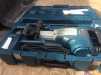 Bosch 15Amp SDS Max Demolition Hammer. 