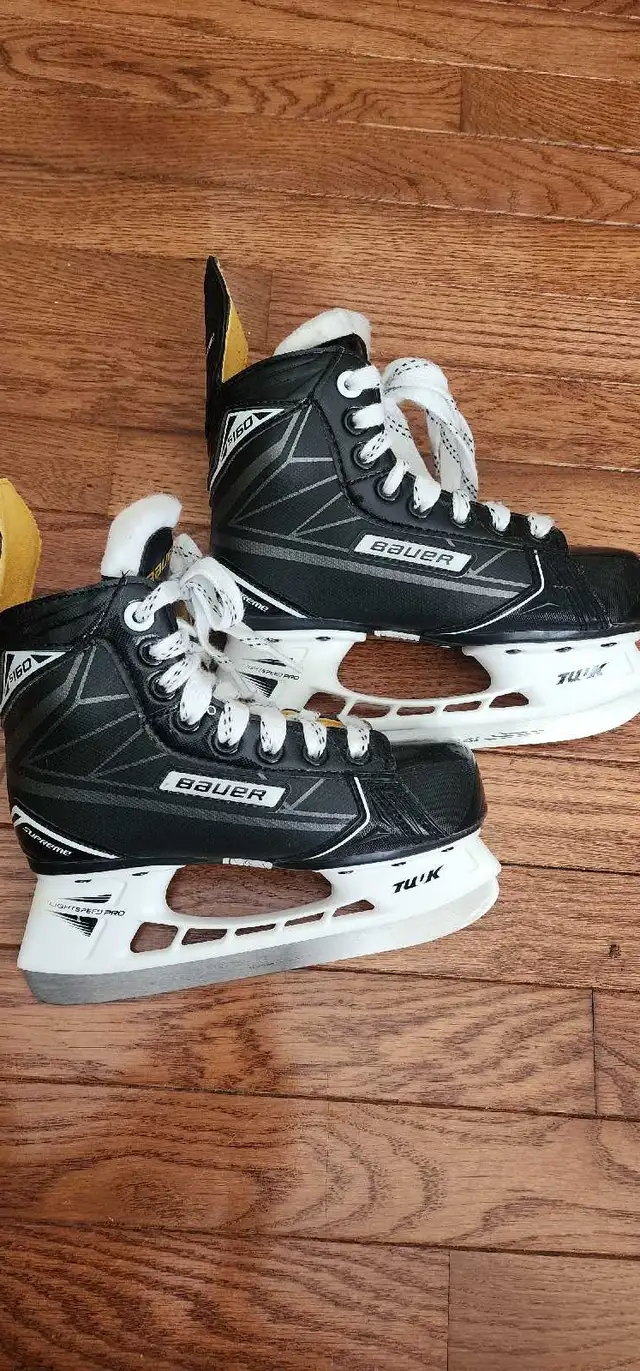 Bauer Hockey Skates Size 1 (Toddler) in Skates & Blades in Kitchener / Waterloo - Image 2