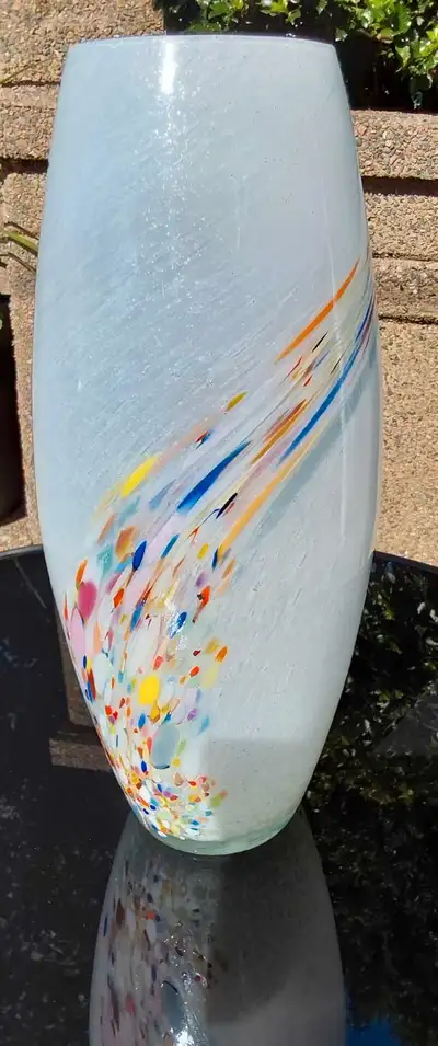 This colorful vase will brighten up your home! Brand new. Never used. Non-smoking, pet-free home. Lo...