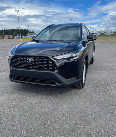 Toyota Corolla cross 2022 LE premium Toit ouvrant Volant chauffant Bouton pressoir Démarreur à dista...