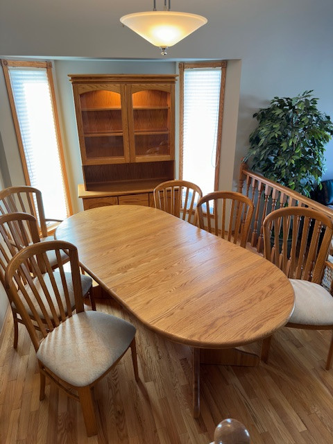 Solid Oak Dining Room Set in Dining Tables & Sets in Strathcona County