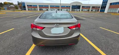 La voiture est propre et sans problème.L'huile et les petites pièces ont été changées le 25 octobre....