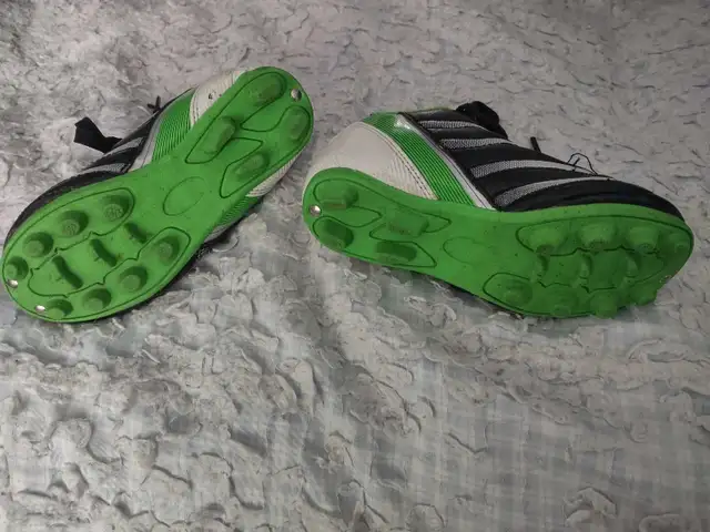 Soccer shoes/cleats, Toddler size 9 in Soccer in Ottawa - Image 4