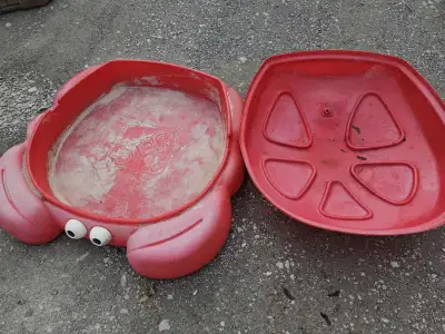 Crab sandbox