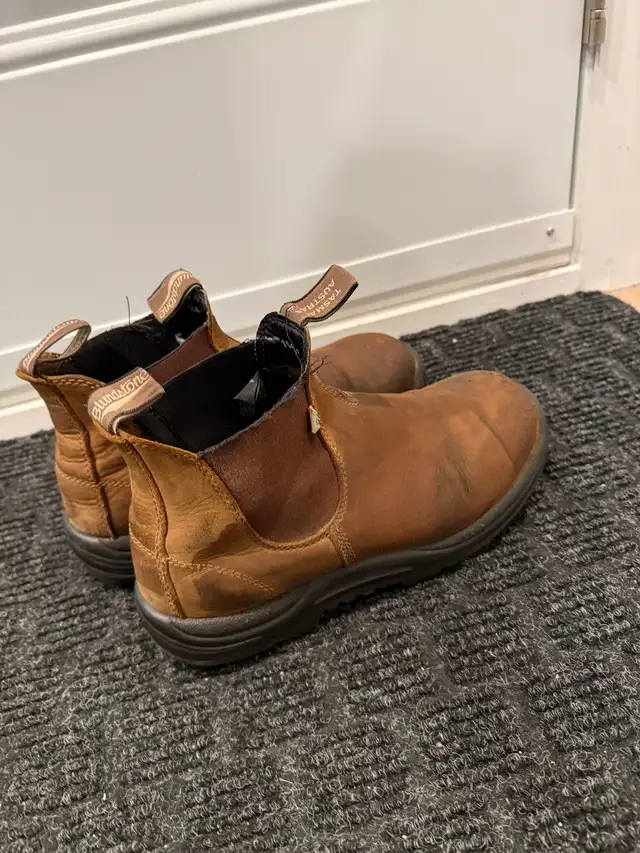 Blundstones Steel Toe 8US in Men's Shoes in Oakville / Halton Region - Image 3
