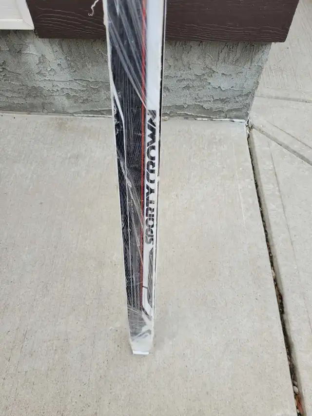 New Fischer XC Sporty Crown cross country ski 197cm in Ski in Calgary - Image 6