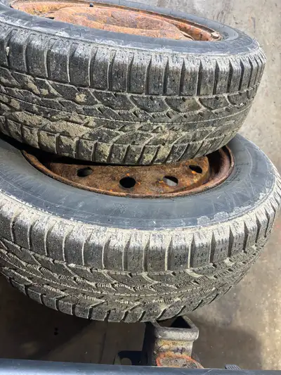 Set of 4 used 205/60R16 Firestone Winterforce 2 tires. Mounted on rim with 5 bolt pattern. Rims are...