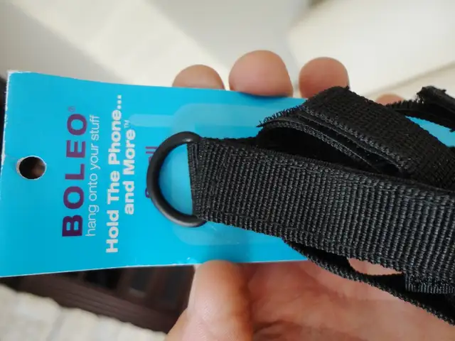 30Pcs. Great Gift Items - Carabiner Radio, Flashlights, Whistle in Other in Kitchener / Waterloo - Image 11