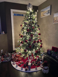 BRAND NEW 7’ LED Pre-lit Pine Christmas Tree