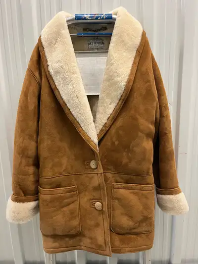Holt Renfrew shearling coat-taille P hommes, View more
