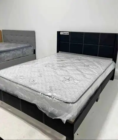 Lit queen et matelas Neuf, View more