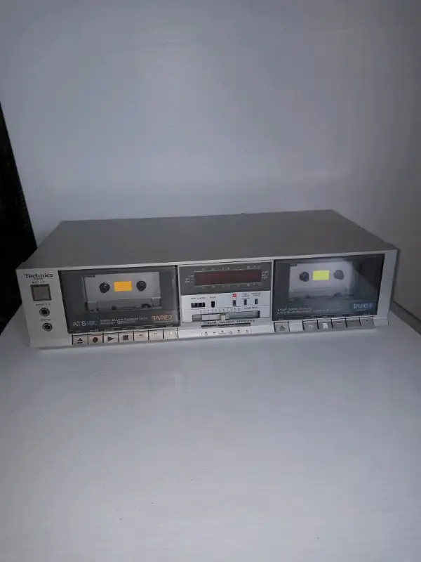 Technics RS-B11W  Dual Cassette Player Deck in Stereo Systems & Home Theatre in City of Montréal - Image 2