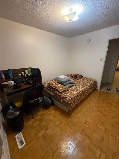 Private Room for Rent – $470 + Utilities Available from October 1st Location: Leeds Ave Main Floor R...