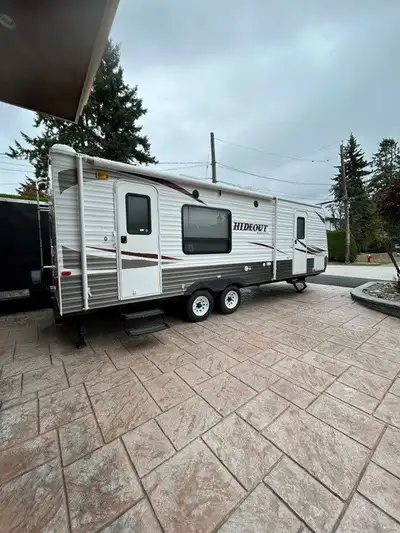 2011 Hideout by Keystone Hornet 23 ft Travel Trailer. Excellent Condition! Sleeps 6. Has pop-out in...